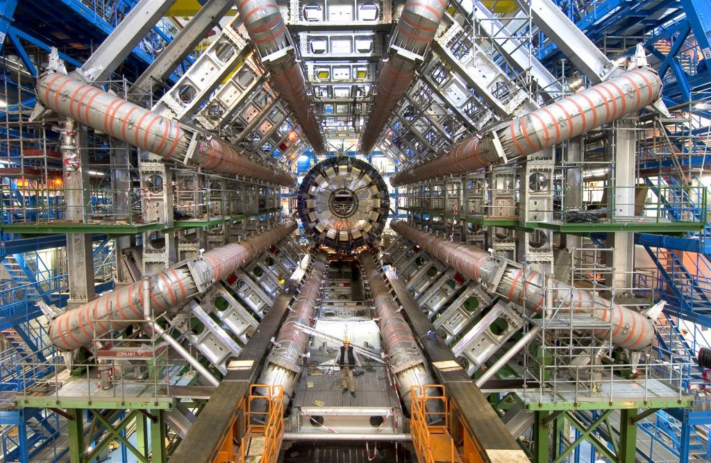 0511013_01-A4-at-144-dpi-1024x667 Детекторите на LHC