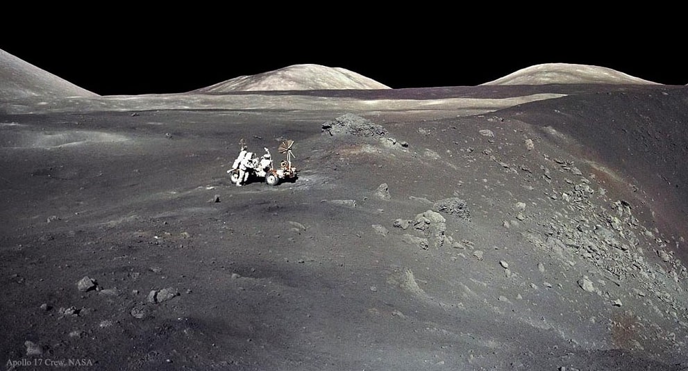 009__Apollo_17_rover Трябва ли да се върнем на Луната?